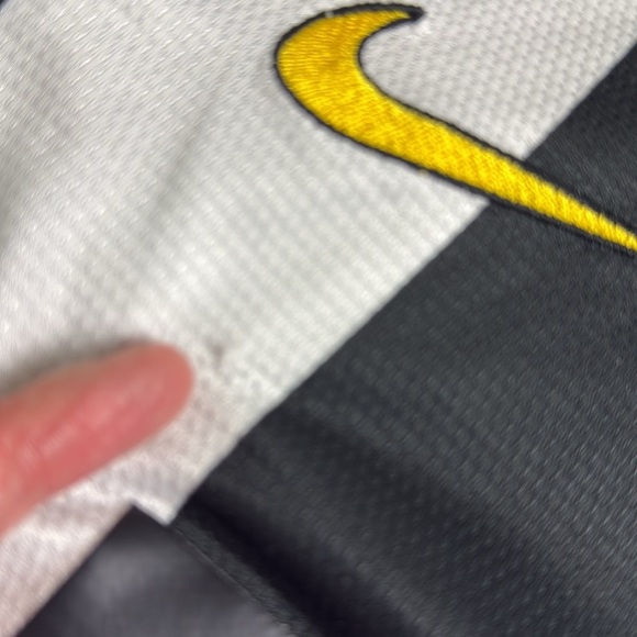 Nike Juventus Black and White Striped Jersey - Picture 6 of 10